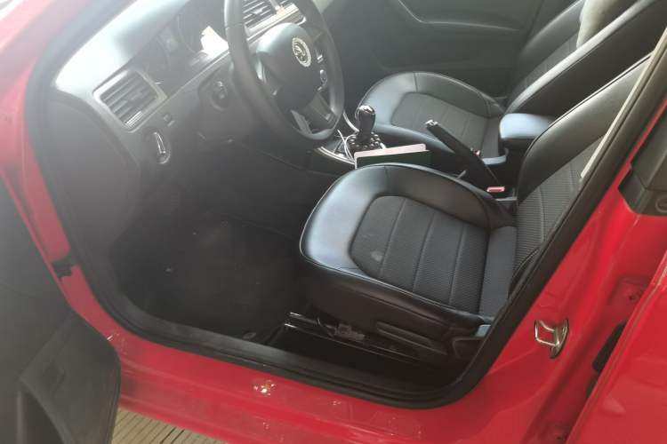 Used Skoda Rapid Spaceback 2016 Revised 1.6L Automatic Chuanxing Version Driver Seat