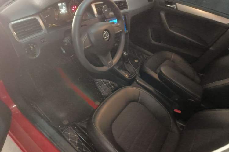 Used Skoda Rapid Spaceback 2016 Revised 1.6L Automatic Chuanxing Version Driver Seat