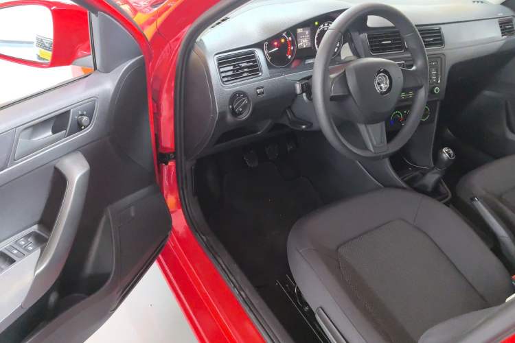 Used Skoda Rapid Spaceback 2016 Revised Version 1.4L Manual Front-Drive Edition Driver Seat