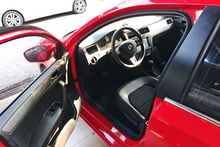 Used Skoda Rapid Spaceback 2016 Revised 1.6L Automatic Chuanxing Version Driver Seat