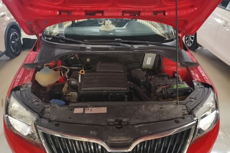 Used Skoda Rapid Spaceback 2016 Revised 1.6L Automatic Chuanxing Version Engine Bay