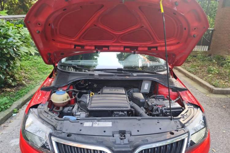 Used Skoda Rapid Spaceback 2016 Revised 1.6L Automatic Chuanxing Version Engine Bay