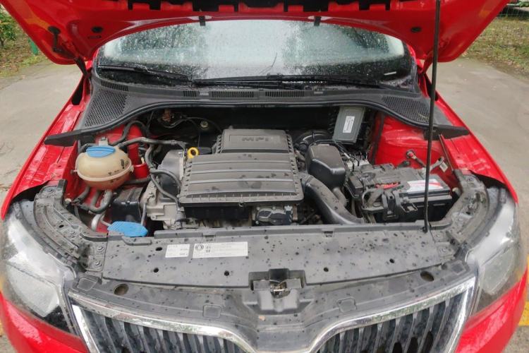 Used Skoda Rapid Spaceback 2016 Revised Version 1.4L Manual Front-Drive Edition Engine Bay