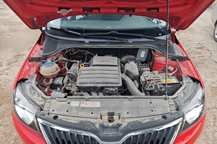 Used Skoda Rapid Spaceback 2016 Revised Version 1.6L Manual Front-Drive Edition Engine Bay