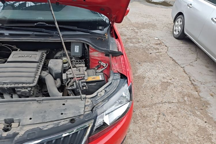 Used Skoda Rapid Spaceback 2016 Revised Version 1.6L Manual Front-Drive Edition Engine Bay Left