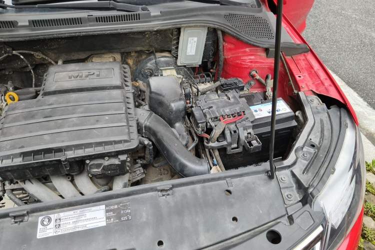 Used Skoda Rapid Spaceback 2016 Revised Version 1.6L Automatic Front-Drive Edition Engine Bay Left