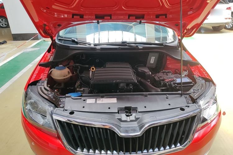 Used Skoda Rapid Spaceback 2016 Revised 1.6L Automatic Chuanxing Version Engine Bay