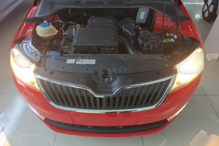 Used Skoda Rapid Spaceback 2016 Revised Version 1.4L Manual Front-Drive Edition Engine Bay