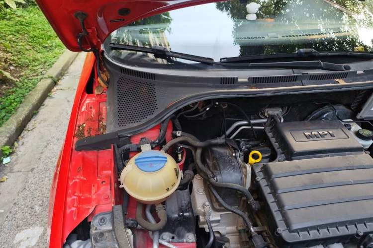 Used Skoda Rapid Spaceback 2016 Revised 1.6L Automatic Chuanxing Version Engine Bay Right
