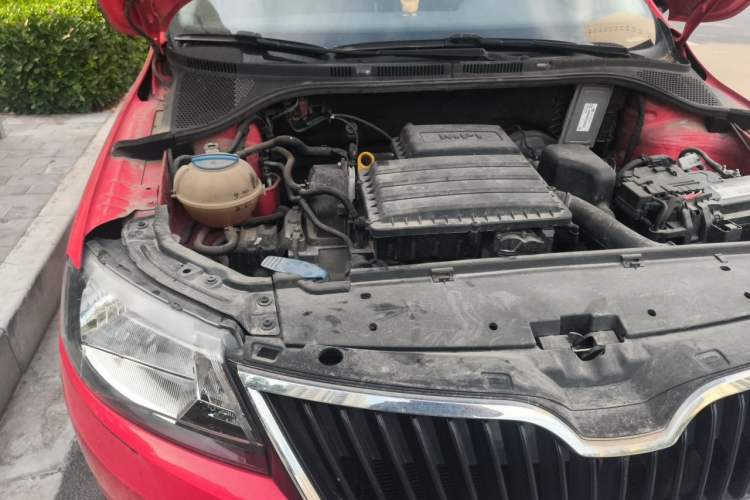 Used Skoda Rapid Spaceback 2016 Revised 1.6L Automatic Chuanxing Version Engine Bay Right