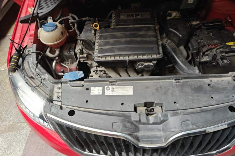 Used Skoda Rapid Spaceback 2016 1.6L Automatic Chuanxing Edition Engine Bay Right