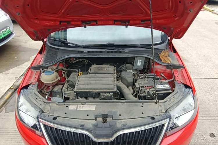 Used Skoda Rapid Spaceback 2016 Revised 1.6L Automatic Chuanxing Version Engine Bay