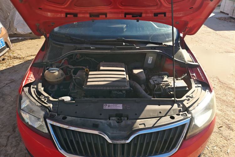 Used Skoda Rapid Spaceback 2016 Revised Version 1.6L Automatic Front-Drive Edition Engine Bay