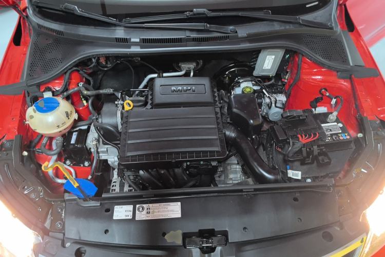 Used Skoda Rapid Spaceback 2016 Revised Version 1.4L Manual Front-Drive Edition Engine Bay