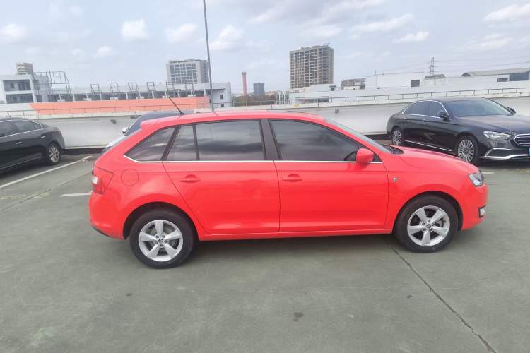 Used Skoda Rapid Spaceback 2016 Revised 1.6L Automatic Chuanxing Version Exterior 2