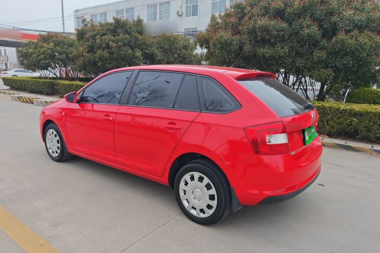 Used Skoda Rapid Spaceback 2016 Revised Version 1.6L Manual Front-Drive Edition Exterior 2