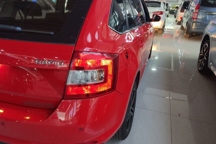 Used Skoda Rapid Spaceback 2016 Revised Version 1.4L Manual Front-Drive Edition Exterior 3