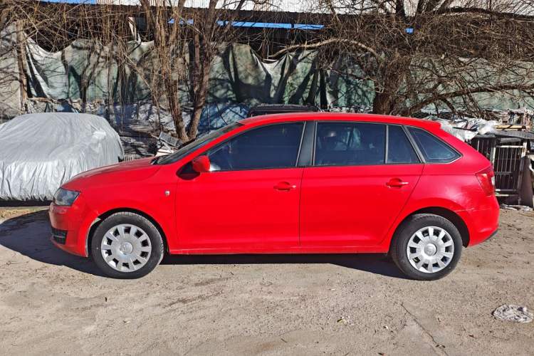 Used Skoda Rapid Spaceback 2016 Revised Version 1.6L Automatic Front-Drive Edition Exterior 3