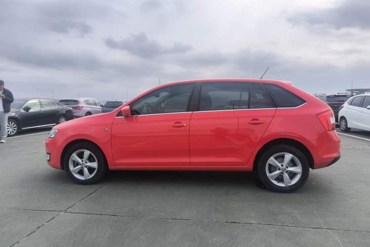 Used Skoda Rapid Spaceback 2016 Revised 1.6L Automatic Chuanxing Version Exterior 5