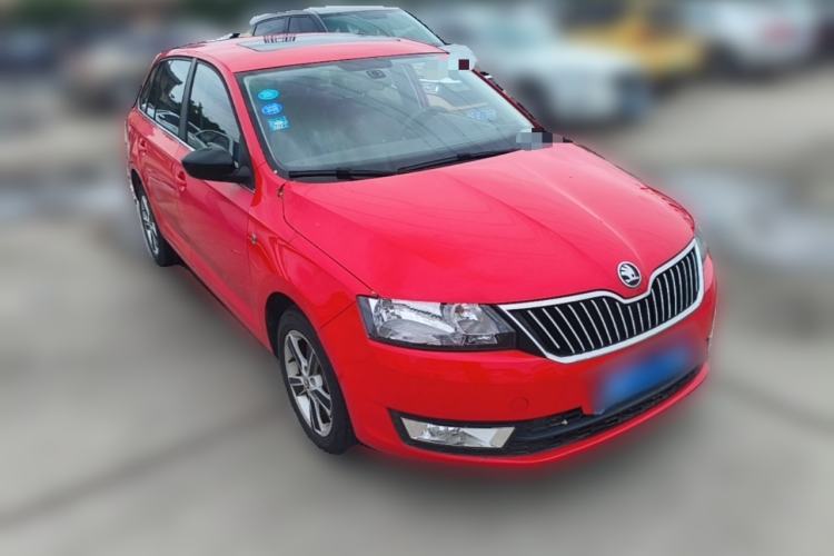 Used Skoda Rapid Spaceback 2016 Revised 1.6L Automatic Chuanxing Version Front Right 45 Deg