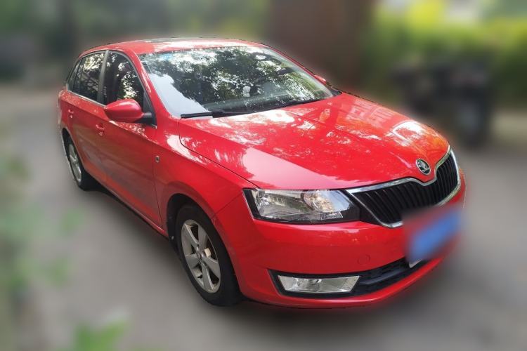 Used Skoda Rapid Spaceback 2016 Revised 1.6L Automatic Chuanxing Version Front Right 45 Deg