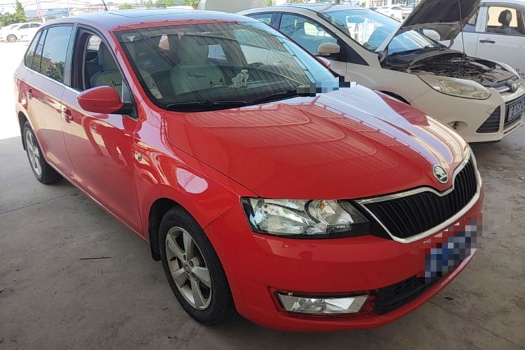 Used Skoda Rapid Spaceback 2016 Revised 1.6L Automatic Chuanxing Version Front Right 45 Deg