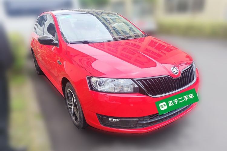 Used Skoda Rapid Spaceback 2016 1.6L Automatic Smart Drive Edition Front Right 45 Deg