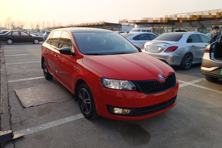Used Skoda Rapid Spaceback 2016 1.6L Automatic Smart Drive Edition Front Right 45 Deg