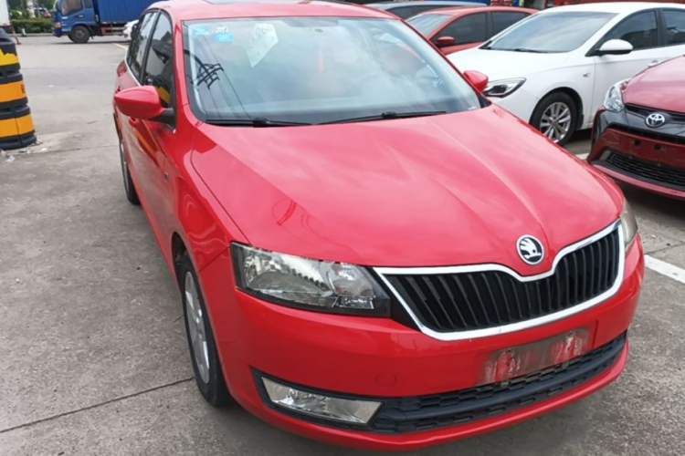 Used Skoda Rapid Spaceback 2016 1.6L Automatic Chuanxing Edition Front Right 45 Deg