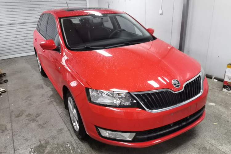 Used Skoda Rapid Spaceback 2016 Revised 1.6L Manual Chuanxing Edition Front Right 45 Deg