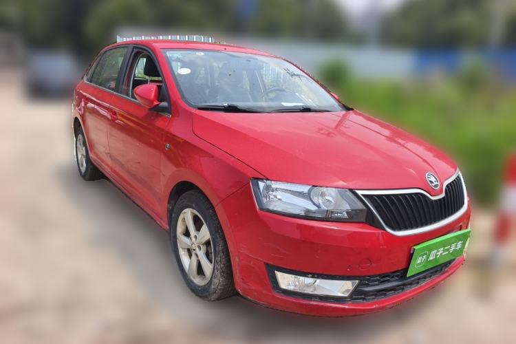 Used Skoda Rapid Spaceback 2016 Revised 1.6L Automatic Chuanxing Version Front Right 45 Deg