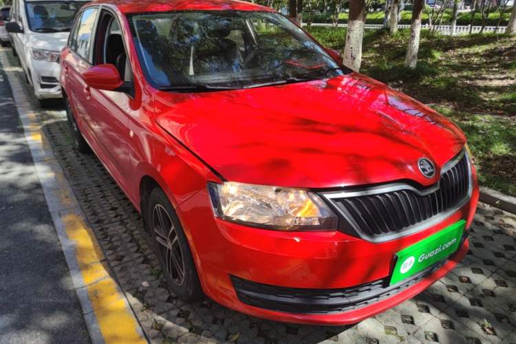 Used Skoda Rapid Spaceback 2016 Revised Version 1.6L Automatic Front-Drive Edition Front Right 45 Deg