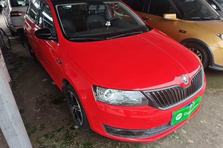 Used Skoda Rapid Spaceback 2016 1.6L Automatic Smart Drive Edition Front Right 45 Deg