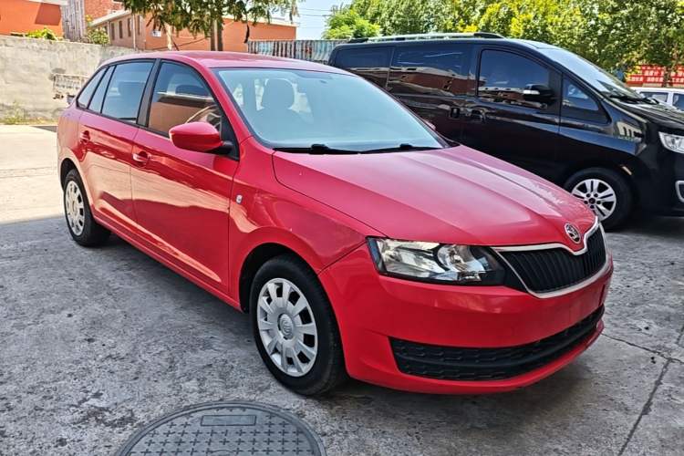 Used Skoda Rapid Spaceback 2016 Revised Version 1.6L Automatic Front-Drive Edition Front Right 45 Deg