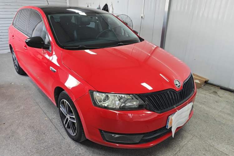 Used Skoda Rapid Spaceback 2016 Facelifted TSI230 DSG Smart Drive Version Front Right 45 Deg