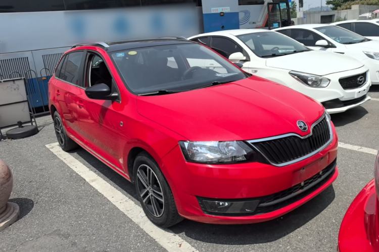 Used Skoda Rapid Spaceback 2016 Revised 1.6L Manual Chuanxing Edition Front Right 45 Deg