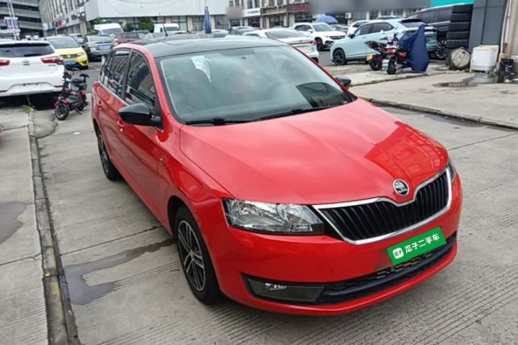 Used Skoda Rapid Spaceback 2016 Revised 1.6L Automatic Chuanxing Version Front Right 45 Deg