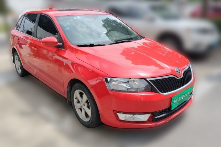 Used Skoda Rapid Spaceback 2016 Revised 1.6L Automatic Chuanxing Version Front Right 45 Deg