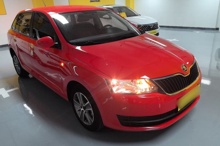 Used Skoda Rapid Spaceback 2016 Revised Version 1.4L Manual Front-Drive Edition Front Right 45 Deg