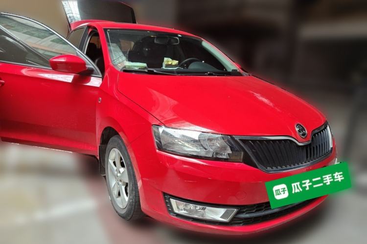 Used Skoda Rapid Spaceback 2016 1.6L Automatic Chuanxing Edition Front Right 45 Deg
