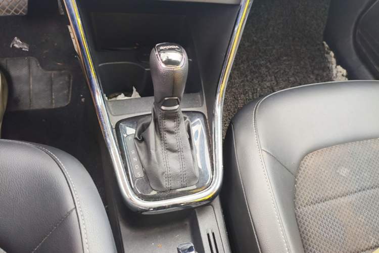 Used Skoda Rapid Spaceback 2016 Revised 1.6L Automatic Chuanxing Version Gear Lever