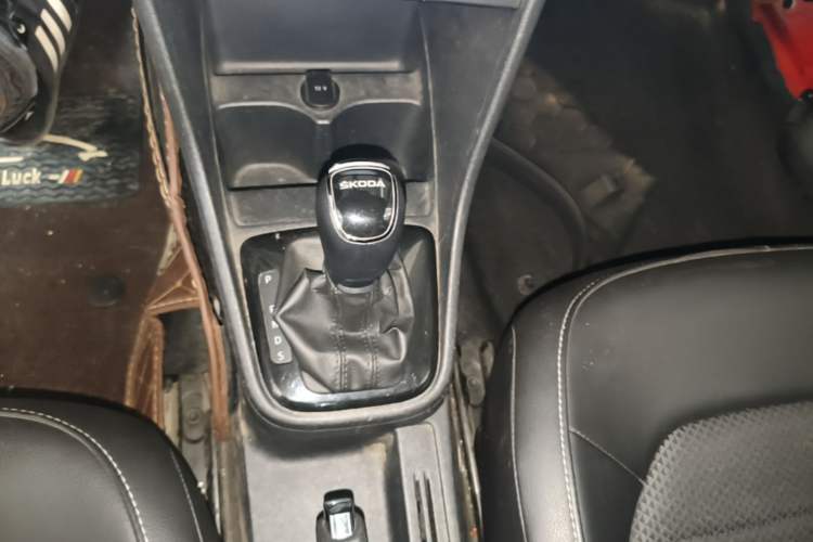 Used Skoda Rapid Spaceback 2016 Revised 1.6L Automatic Chuanxing Version Gear Lever