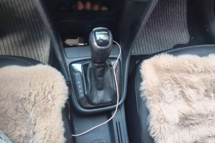 Used Skoda Rapid Spaceback 2016 Revised 1.6L Automatic Chuanxing Version Gear Lever
