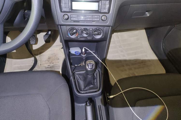 Used Skoda Rapid Spaceback 2016 Revised Version 1.6L Manual Front-Drive Edition Gear Lever