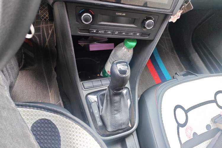Used Skoda Rapid Spaceback 2016 1.6L Automatic Smart Drive Edition Gear Lever