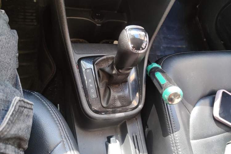 Used Skoda Rapid Spaceback 2016 Revised Version 1.6L Automatic Front-Drive Edition Gear Lever