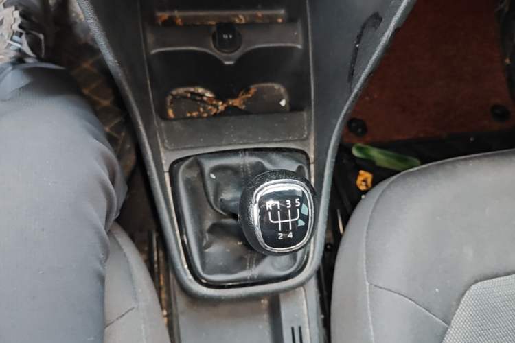 Used Skoda Rapid Spaceback 2016 Revised Version 1.6L Manual Front-Drive Edition Gear Lever