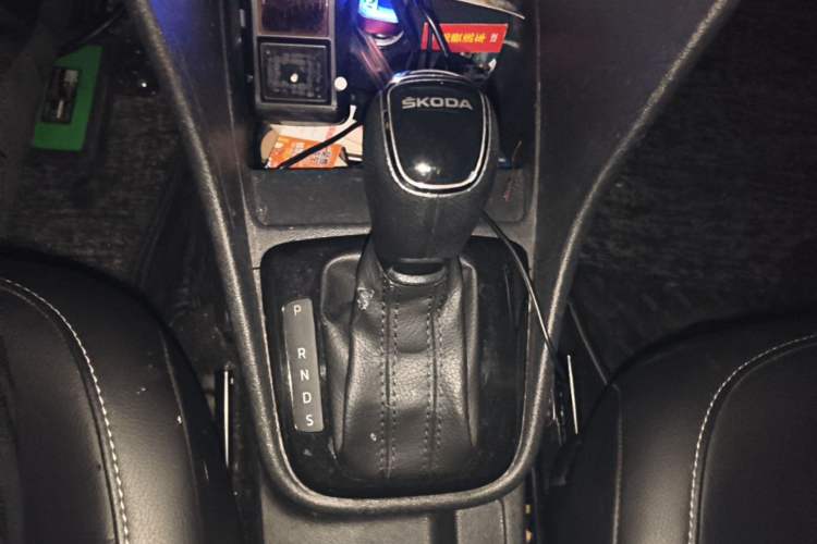 Used Skoda Rapid Spaceback 2016 Revised 1.6L Automatic Chuanxing Version Gear Lever