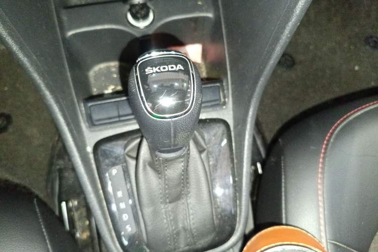 Used Skoda Rapid Spaceback 2016 Revised 1.6L Automatic Smart Drive Version Gear Lever