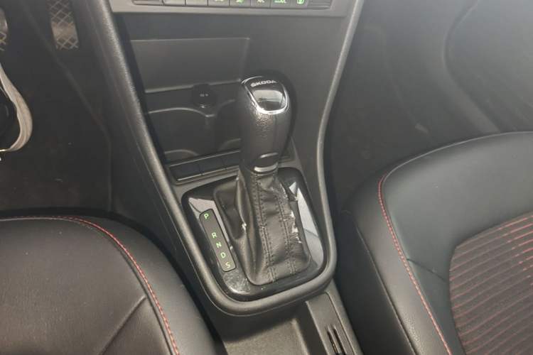Used Skoda Rapid Spaceback 2016 1.6L Automatic Smart Drive Edition Gear Lever